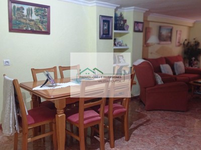 Casa en venta en Buenache De Alarcon, con 5 dormitorios, 2 baños y trastero
