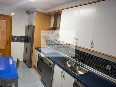 Piso en venta en Cuenca, con 4 dormitorios, 2 baños, 2 plazas de garaje, trastero y terraza