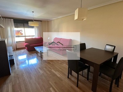 Piso en venta en Cuenca, con 3 dormitorios, 2 baños, plaza de garaje y trastero