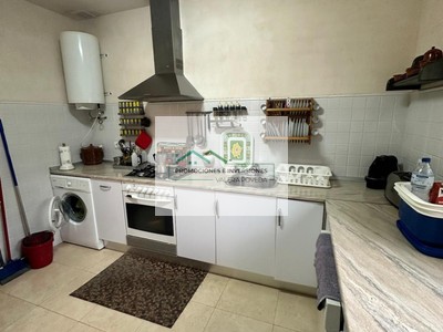 Casa en venta en Arguisuelas, con 4 dormitorios, 2 baños, plaza de garaje y terraza