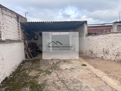 Casa en venta en Rubielos Bajos, con 5 dormitorios, 2 baños y plaza de garaje