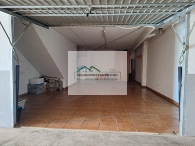 Adosado en venta en Tobarra, con 3 dormitorios, 2 baños, plaza de garaje y trastero