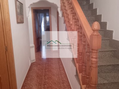 Casa en venta en Iniesta, con 7 dormitorios, 2 baños, plaza de garaje, trastero y balcón
