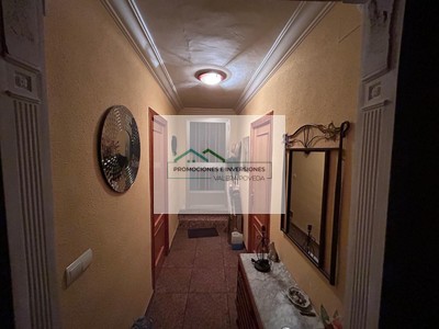 Casa en venta en Villalpardo, con 2 aseos, plaza de garaje, trastero, terraza y terreno