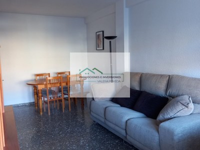 Piso en venta en Albacete, con 4 dormitorios, 2 baños y balcón