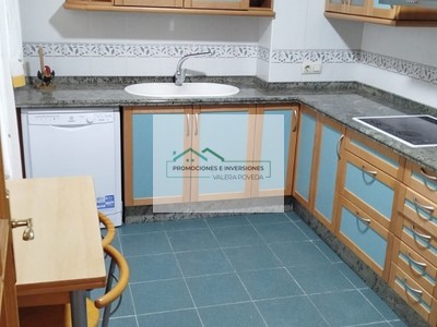 Piso en venta en Albacete, con 2 dormitorios, baño, plaza de garaje, trastero y balcón
