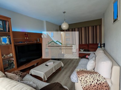 Piso en venta en Cuenca, con 3 dormitorios, baño, balcón y terraza