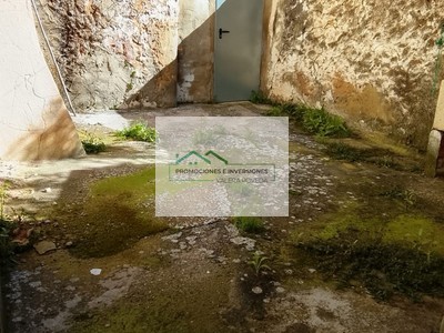 Casa en venta en Enguidanos, con 3 dormitorios y baño