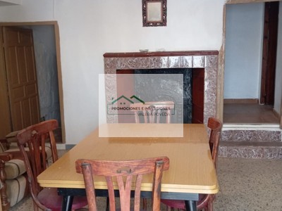 Casa en venta en Campillo De Altobuey, con 5 dormitorios y baño