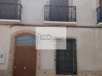 Casa en venta en El Peral, con 8 dormitorios, 4 baños, plaza de garaje, trastero y balcón