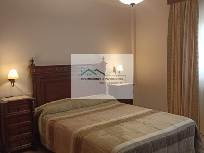 Piso en venta en Villarrobledo, con 3 dormitorios, 2 baños, plaza de garaje y trastero