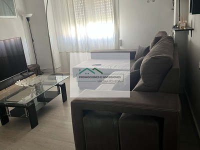 Piso en venta en Cuenca, con 3 dormitorios, baño, balcón y terraza