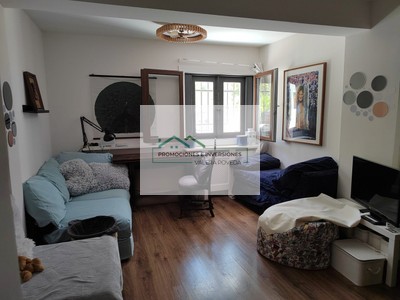 Piso en venta en Cuenca, con 1 dormitorio, baño y aseo