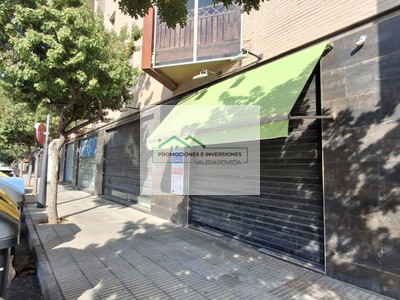 Local en venta en Alicante, con 2 baños y plaza de garaje