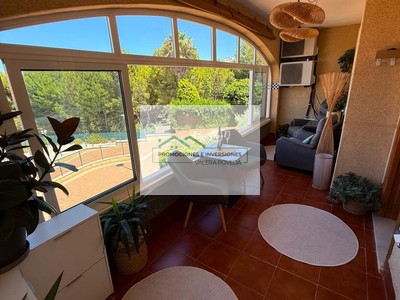 Bungalow en venta en Alicante, Gran Alacant, con 2 dormitorios, baño y plaza de garaje