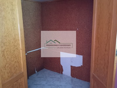 Piso en venta en Albacete, con 4 dormitorios, 2 baños y balcón