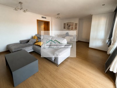 Ático en alquiler en Alicante, con 3 dormitorios, 2 baños y 40 terrazas