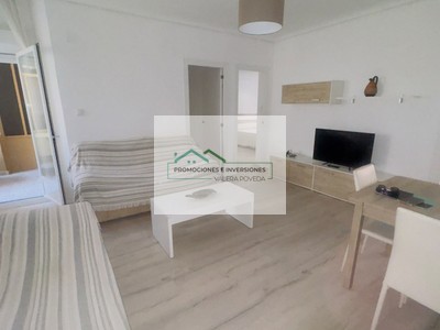 Piso en venta en Albacete, con 3 dormitorios, baño, plaza de garaje y balcón