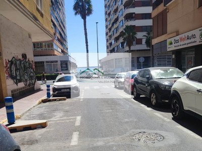 Piso en venta en Torrevieja, con 2 dormitorios, baño y balcón