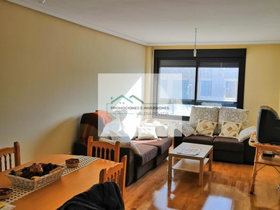 Piso en venta en Cuenca, con 3 dormitorios, 2 baños, plaza de garaje, trastero y terraza