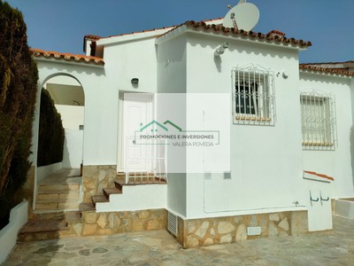 Adosado en venta en Denia, con 3 dormitorios y baño