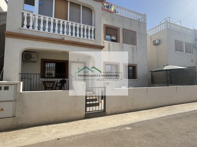Adosado en venta en Denia, con 2 dormitorios, baño y 25 terrazas