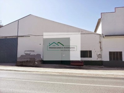 Nave comercial en alquiler en Iniesta, con baño
