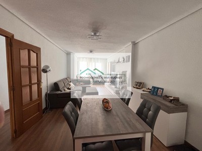 Piso en venta en Albacete, con 4 dormitorios, 2 baños y plaza de garaje
