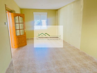 Adosado en venta en Iniesta, con 3 dormitorios, 2 baños, plaza de garaje y terraza
