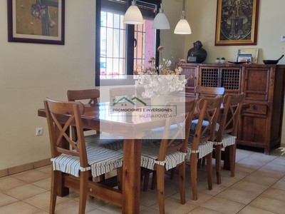 Casa en venta en Buendía, con 4 dormitorios, 3 baños, plaza de garaje, trastero, balcón y terraza