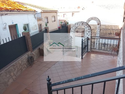 Casa en venta en Buenache De Alarcon, con 6 dormitorios y 3 baños