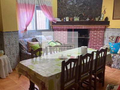 Casa en venta en Villar Del Humo, con 10 dormitorios, 3 baños y 2 balcones