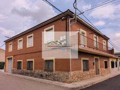 Casa en venta en El Picazo, con 10 dormitorios, 2 baños, plaza de garaje, trastero y balcón