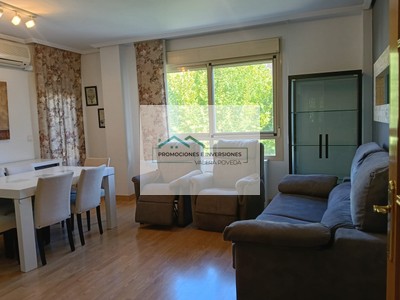 Piso en venta en Albacete, con 3 dormitorios, 2 baños, plaza de garaje, trastero y balcón