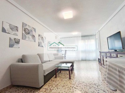 Piso en venta en El Campello, con 3 dormitorios y 2 baños