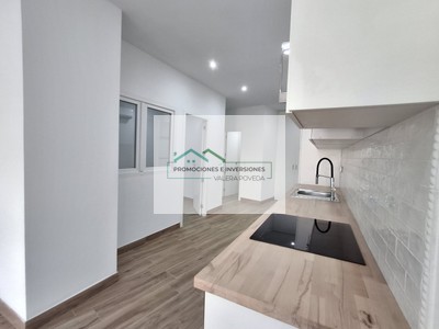 Piso en venta en Torrevieja, con 2 dormitorios, baño y aseo