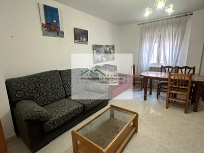 Piso en venta en Huete, con 3 dormitorios, baño, aseo, plaza de garaje y balcón