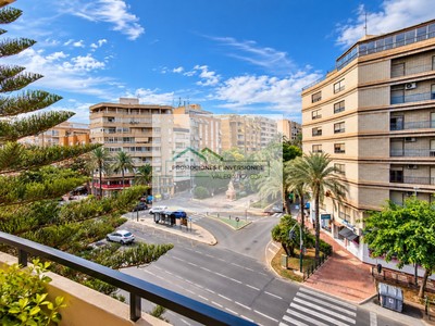 Piso en venta en Crevillent, con 2 dormitorios, 2 baños y balcón