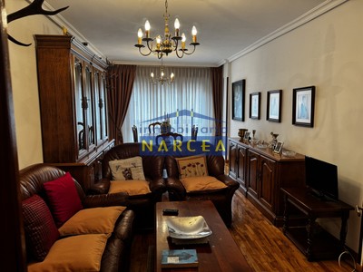 Piso en venta en Cangas Del Narcea, Clarín, con 3 dormitorios, baño, aseo, plaza de garaje, trastero y terraza