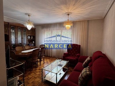 Piso en venta en Cangas Del Narcea, con 3 dormitorios, baño, plaza de garaje, trastero, balcón y terraza