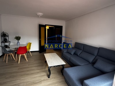 Piso en alquiler en Cangas Del Narcea, Carretera Nueva, con 3 dormitorios, baño y aseo