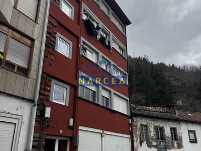 Piso en venta en Cangas Del Narcea, con 3 dormitorios y baño