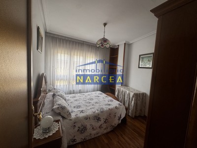 Piso en venta en Cangas Del Narcea, con 3 dormitorios, baño, aseo, plaza de garaje, trastero y terraza
