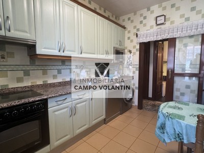 Piso en venta en Sarriko, con 3 dormitorios, baño, aseo y balcón