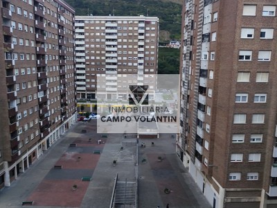 Piso en venta en Sarriko, con 2 dormitorios y baño