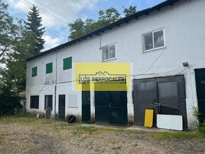 Edificio en venta en Cercedilla, con 10 dormitorios, 5 baños, 4 plazas de garaje y terraza