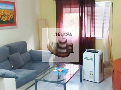 Piso en venta en Castilleja De La Cuesta, con 3 dormitorios y baño