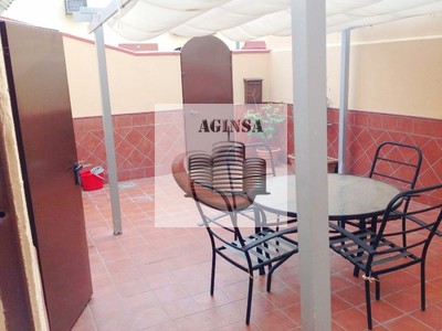 Adosado en venta en Benacazón, con 4 dormitorios, 2 baños, plaza de garaje, trastero y terreno