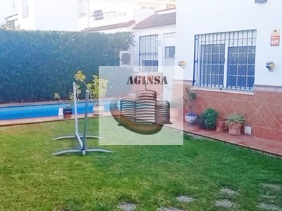Casa en alquiler en Mairena Del Aljarafe, con 4 dormitorios, 3 baños y trastero