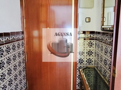 Piso en alquiler en San Juan De Aznalfarache, con 3 dormitorios y baño